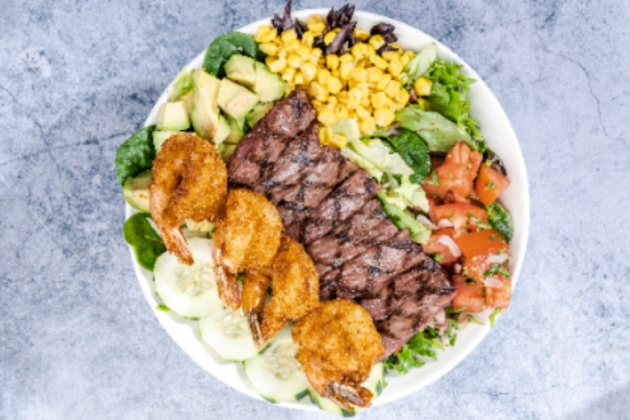 Ensalada con Crispy Mar y Tierra 